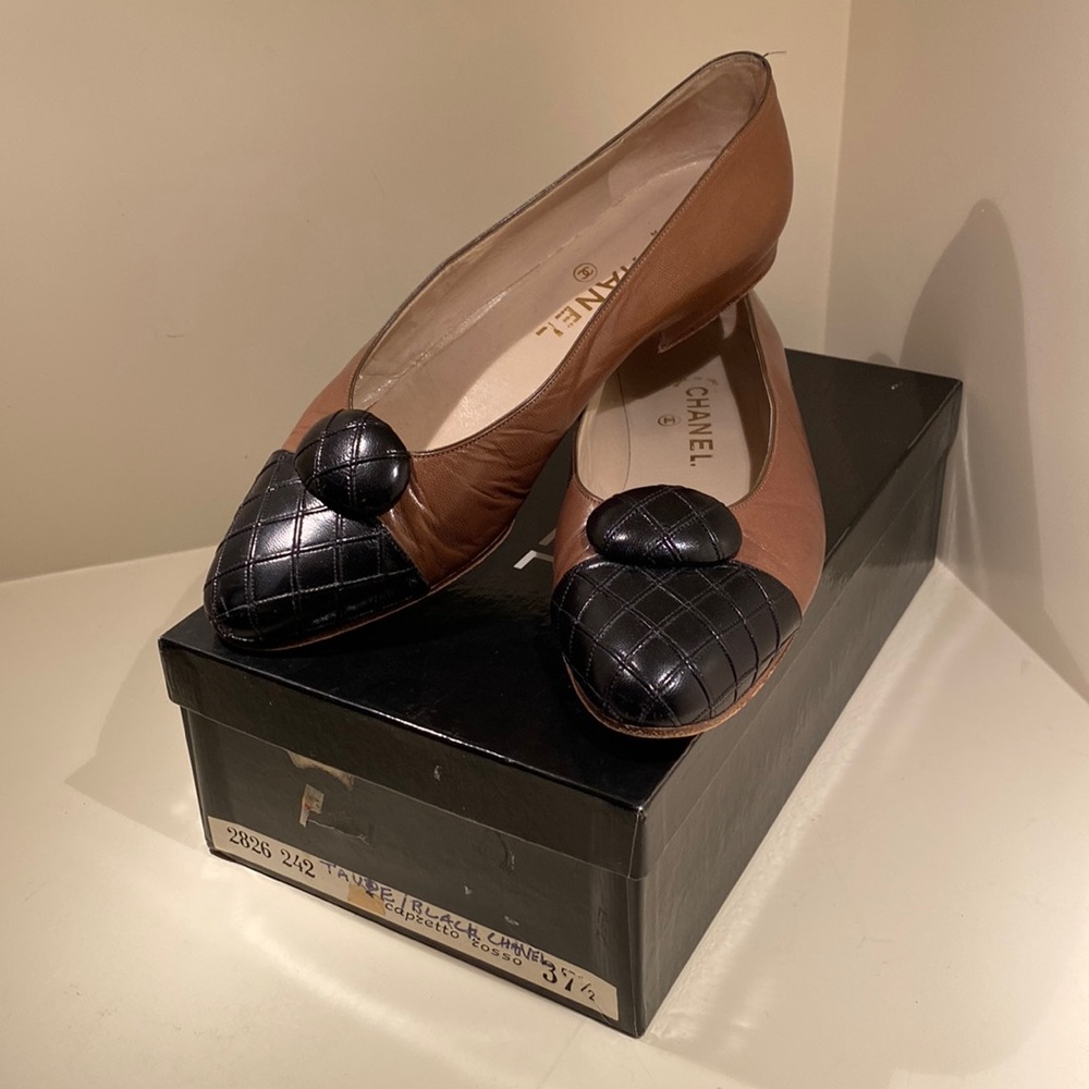 Vintage Chanel taupe / black ballet flats 37.5